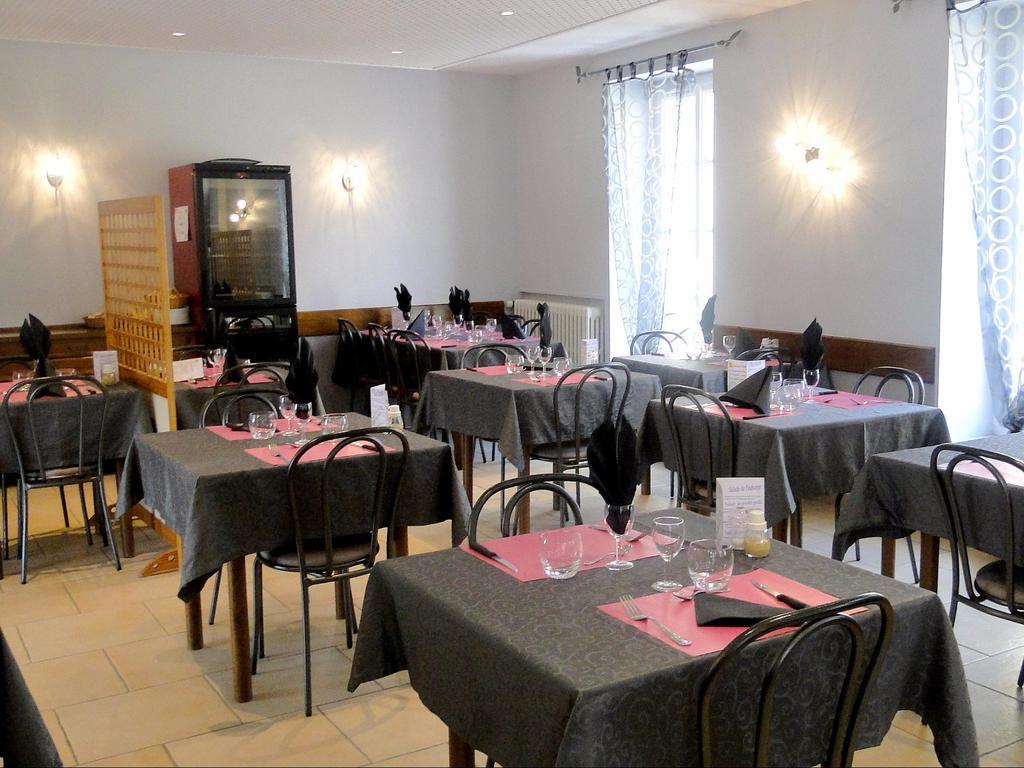 Logis Hotel Restaurant Auberge De La Cloche Le Theil-sur-Huisne Kültér fotó
